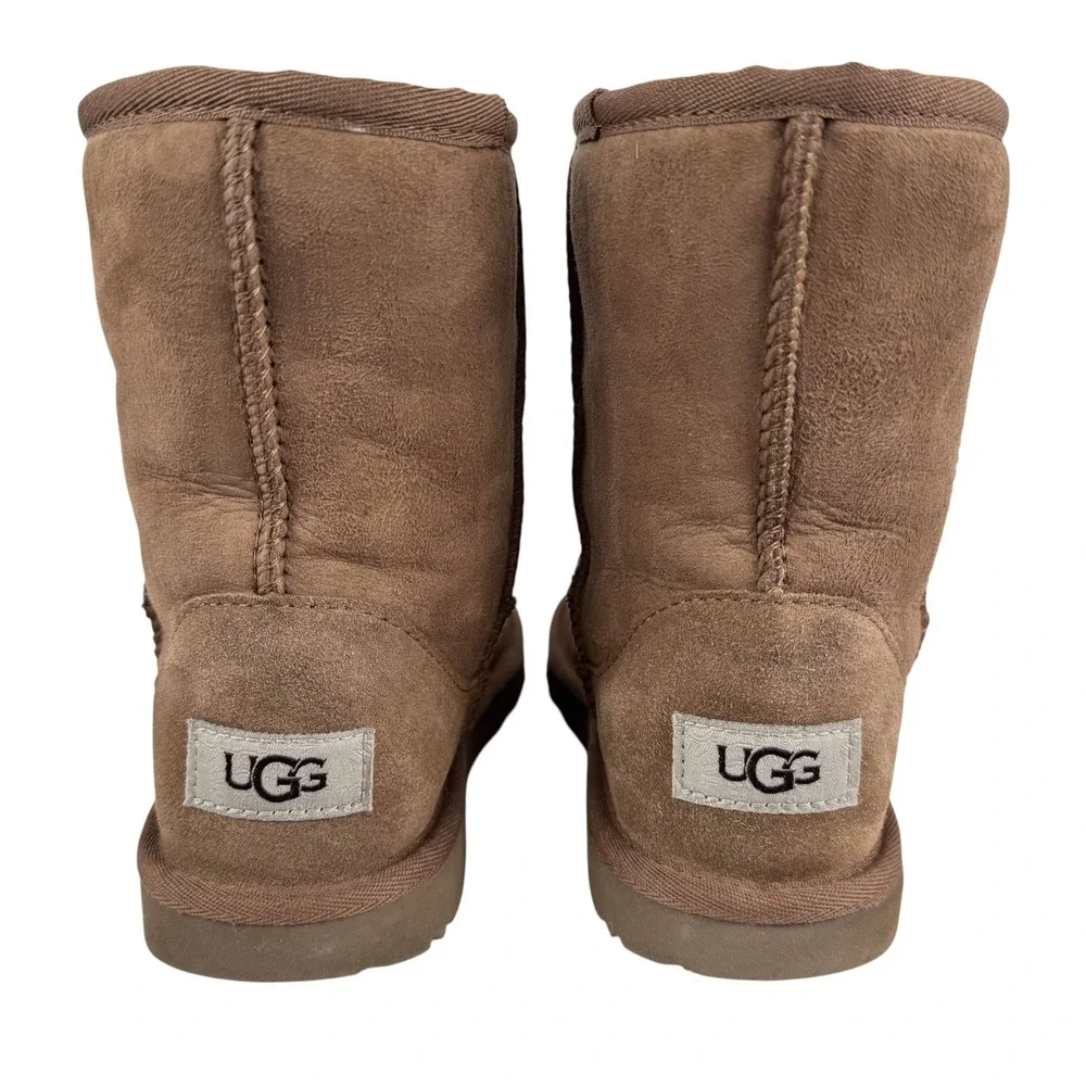 UGG Kids Classic Short II Winter Boots Sz 2 Chestnut Suede Sheepskin